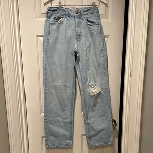 Universal Threads size 2 Light Blue distressed jeans. Great condition.